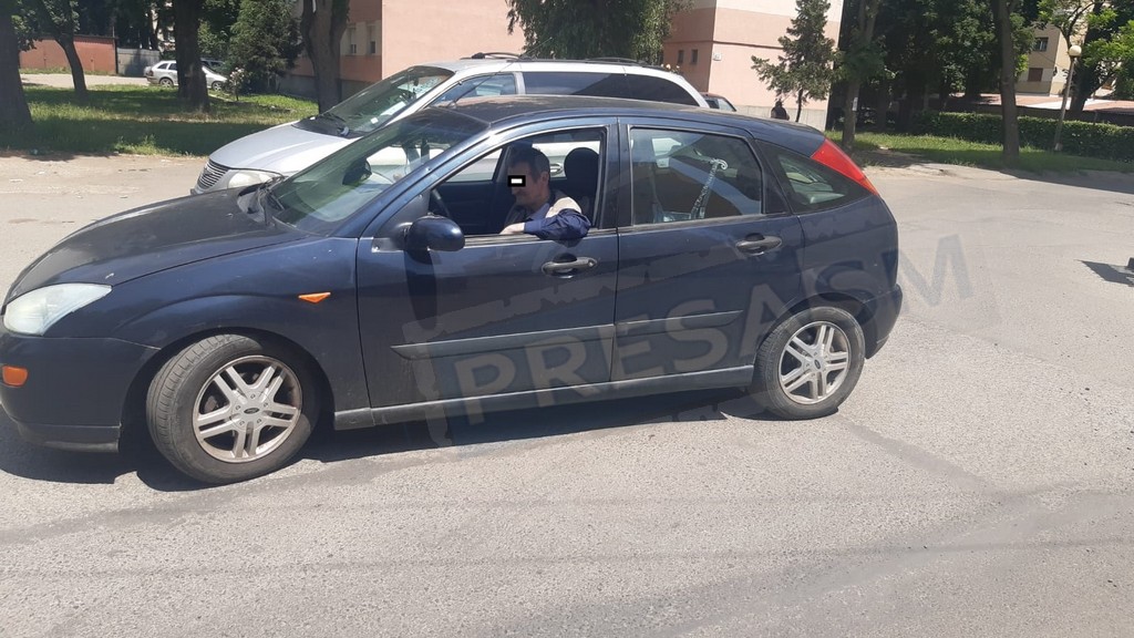 FOTO. Șofer beat pulbere prins la volan, în plină zi, în Cartierul Micro 15
