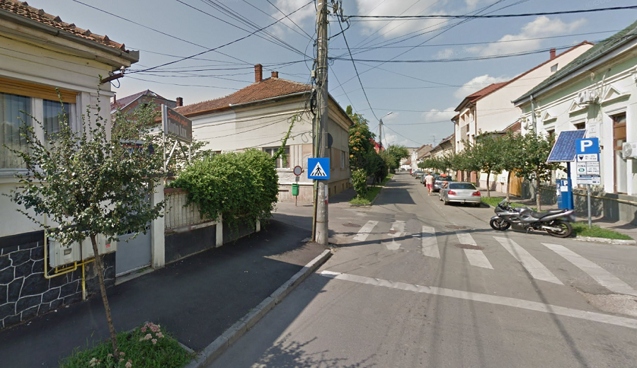 Nouă metodă a cerșetorilor de a face bani: se aruncă în fața mașinilor, în Satu Mare