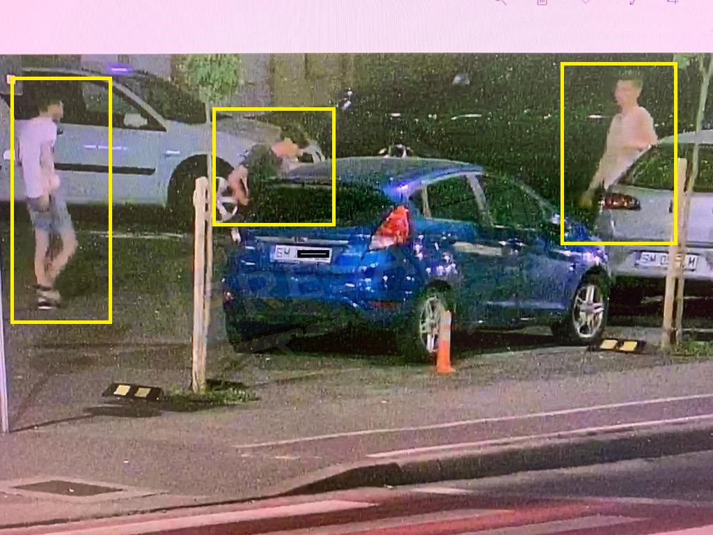 FOTOGALERIE. Tineri prinși în flagrant în timp ce încercau să intre în mașini, în Cartierul Micro 16!