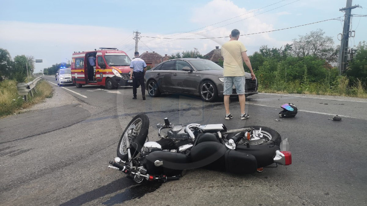 FOTO/VIDEO. Motociclist lovit în plin de o mașină, pe DN19, în județul Satu Mare