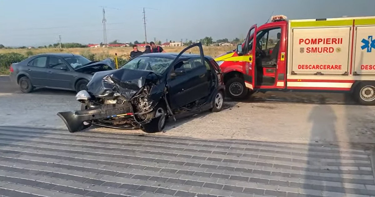 FOTO/VIDEO. Impact violent pe o stradă din Baia Mare. Două persoane, la spital