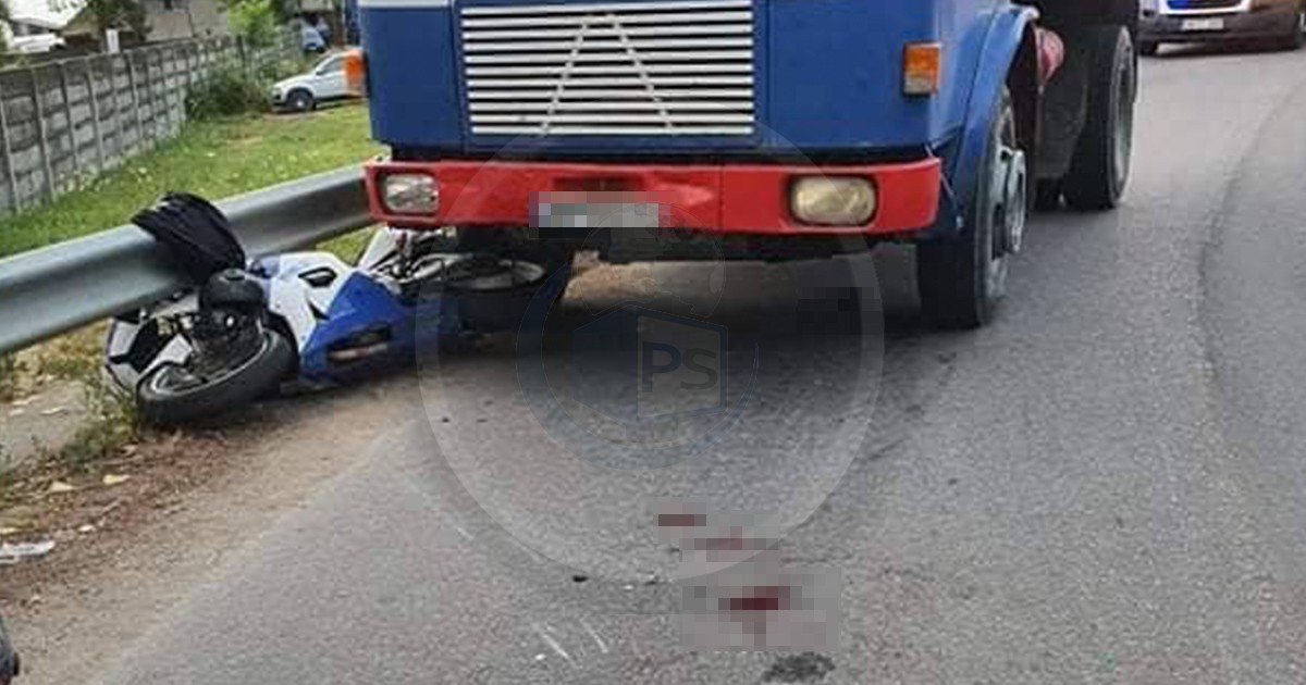 FOTO/VIDEO. Accident grav. Un motociclist a ajuns sub un camion, în Tășnad