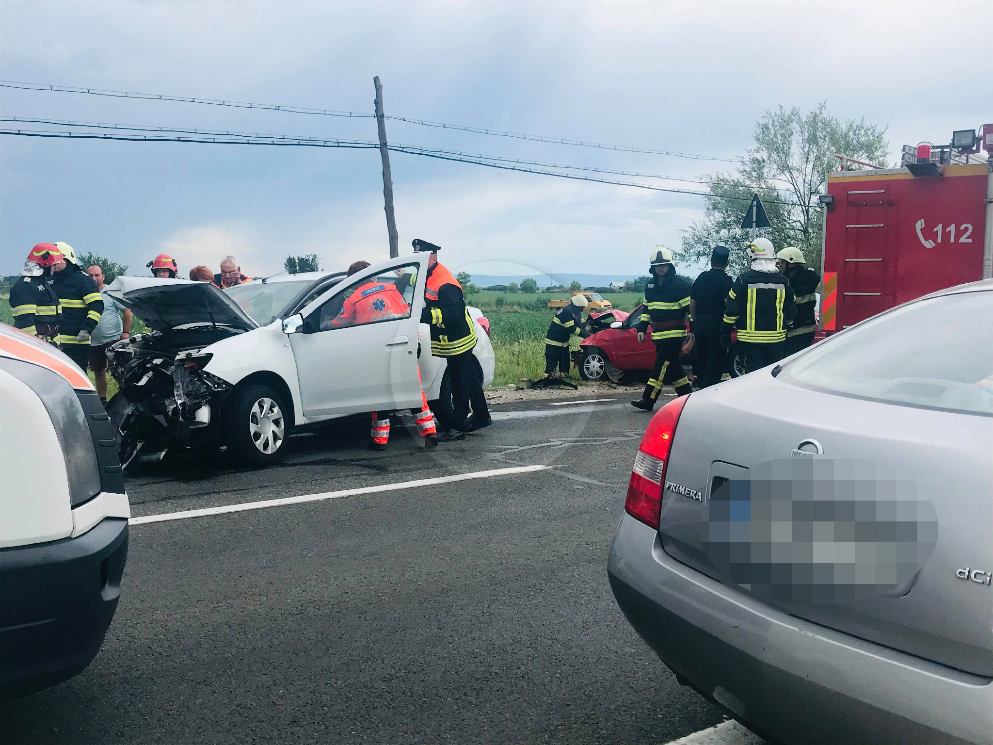 FOTO/VIDEO. Accident frontal pe B-dul Lucian Blaga. O persoană a rămas încarcerată