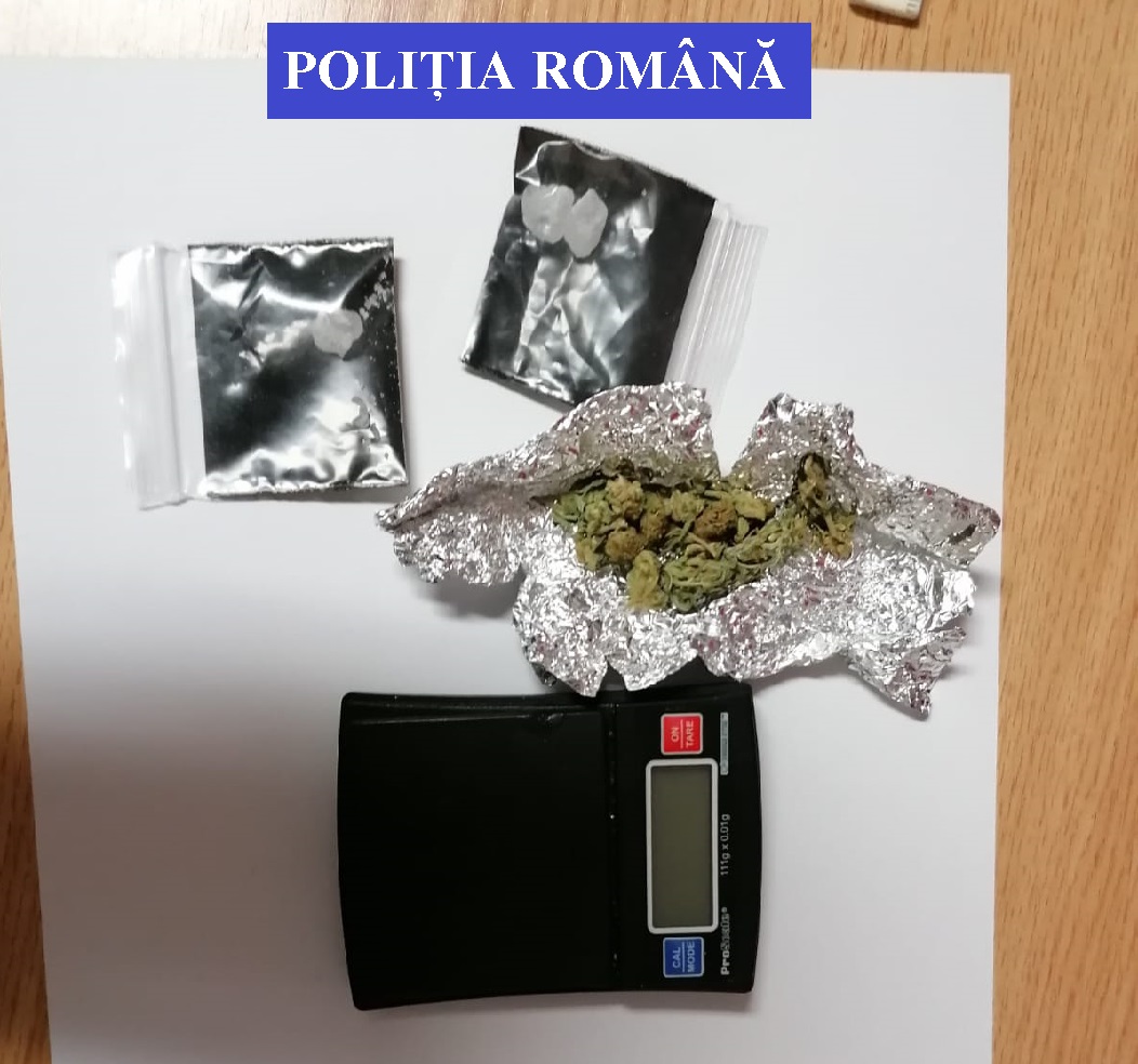 FOTO. Vânzător ambulant de droguri, prins plimbându-se prin județul Satu Mare