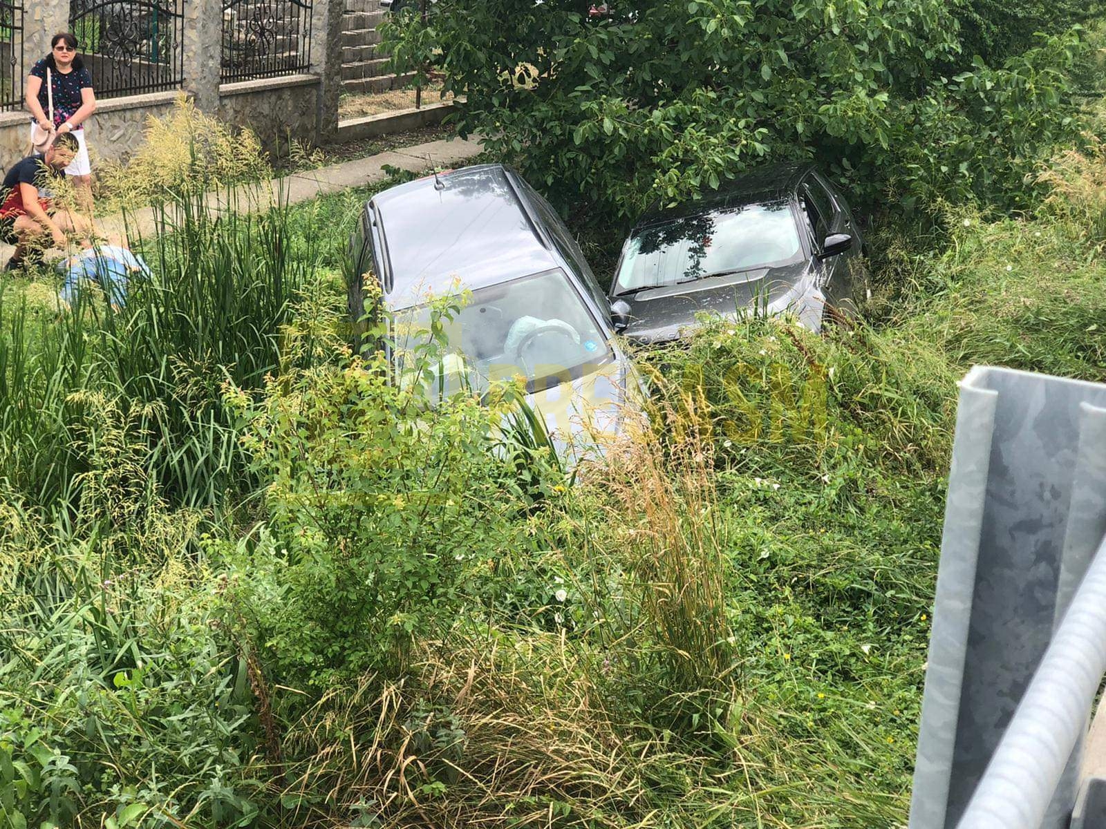 FOTO. Előzésből az árokba