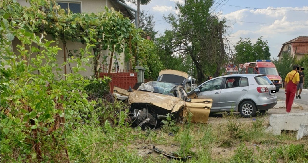 FOTOGALERIE. Accident cu 5 victime. Patru tineri se îndreptau spre Tășnad, dar au ajuns la spital