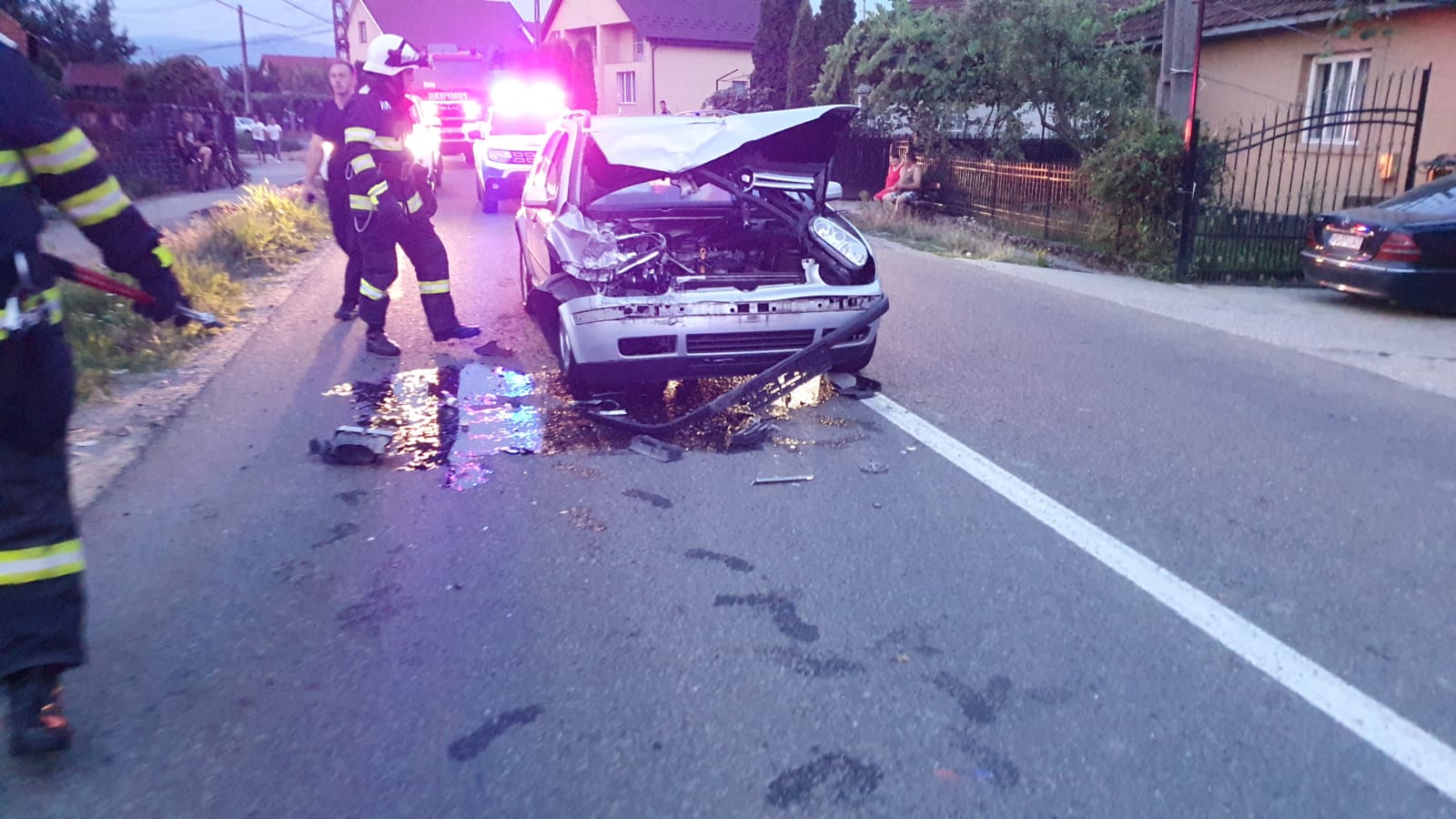 FOTO. Accident cu victime în Negrești-Oaș. Coliziune între două automobile