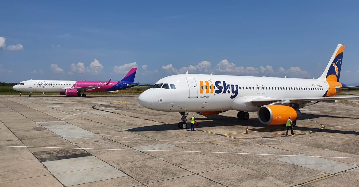 FOTO. Csúcsforgalom a szatmári reptéren