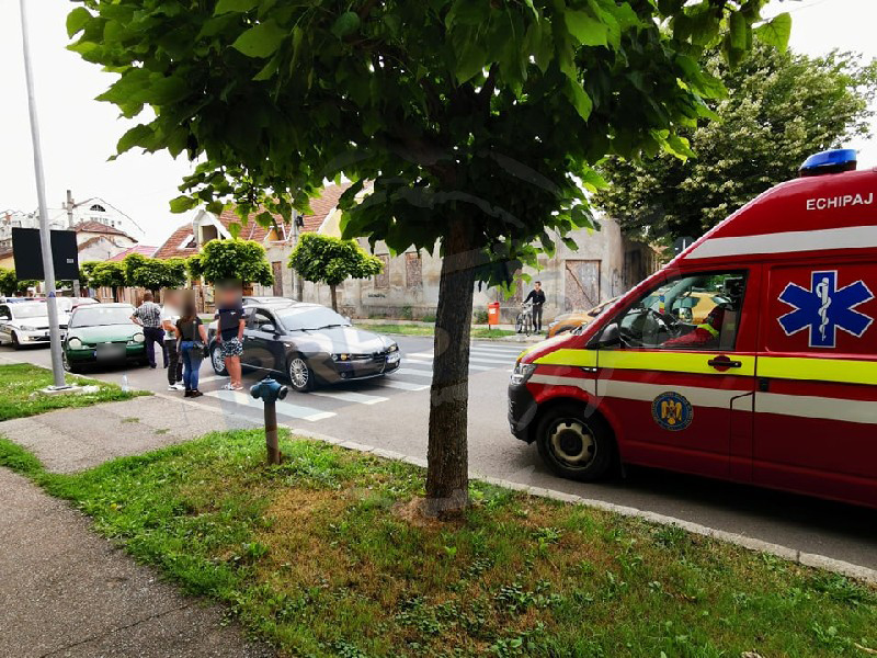 FOTO. Tânără de 21 de ani, rănită în accidentul de pe strada Avram Iancu