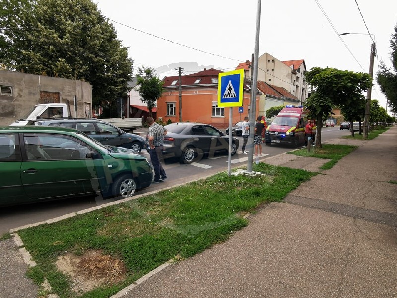 FOTOGALERIE. Accident cu victimă în Satu Mare. Coliziune pe trecerea de pietoni