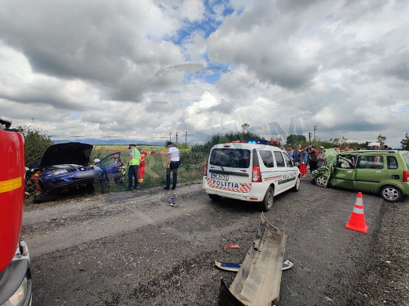 FOTO/VIDEO. O șoferiță (20 ani) ar fi produs accidentul grav de la Livada. Victimă în stop cardiac