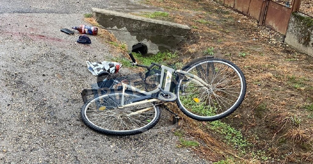Un sătmărean a ajuns la spital. A intrat cu bicicleta într-un cap de pod