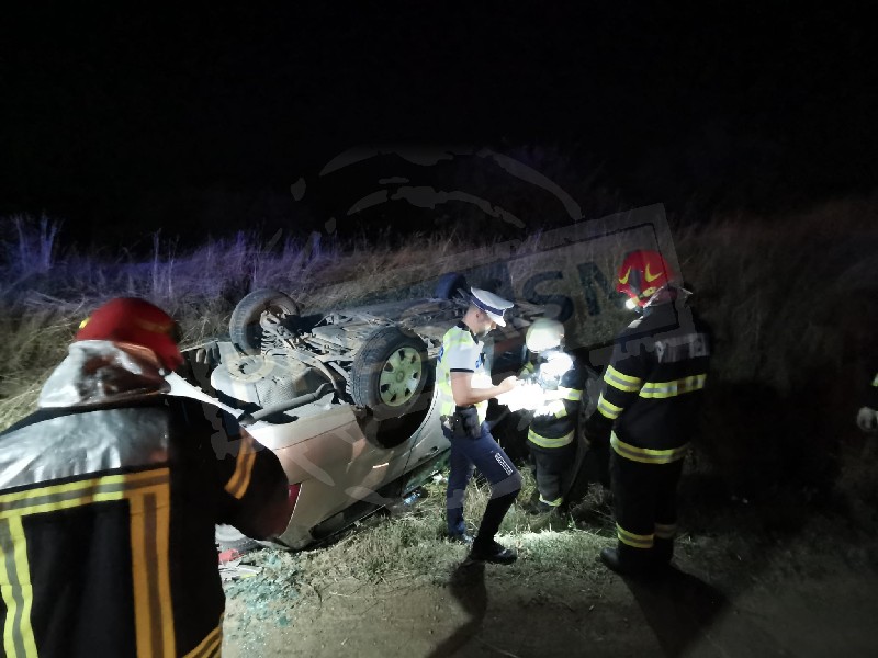 FOTOGALERIE. Accident grav în municipiul Satu Mare. Un șofer s-a răsturnat cu mașina