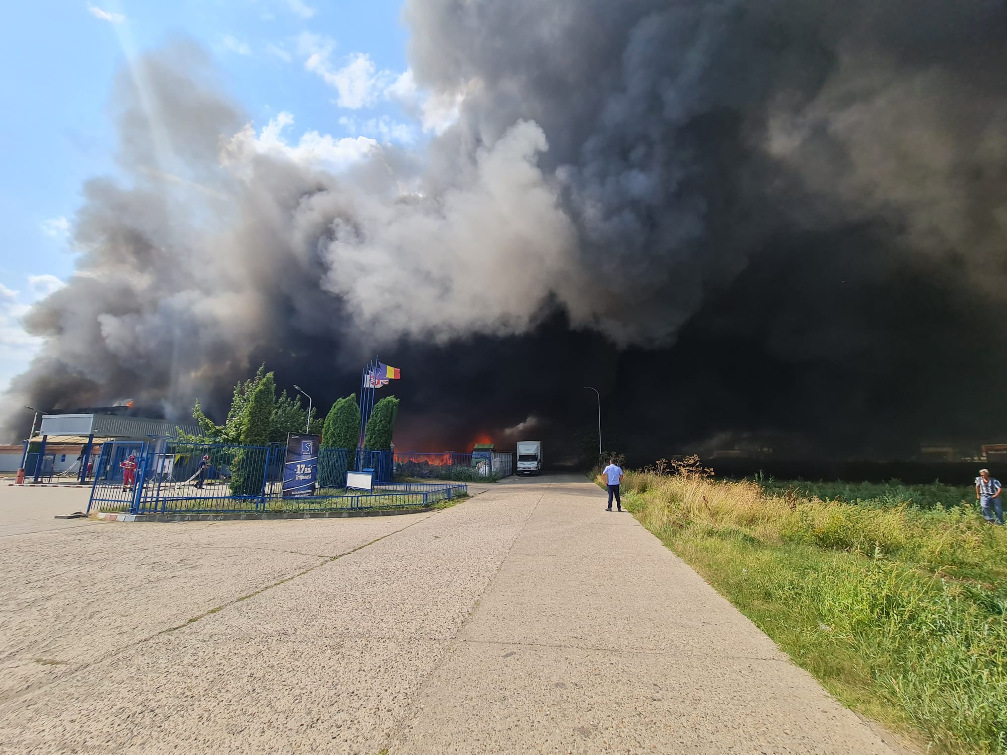 FOTO/VIDEO. Incendiu de proporții în Alba Iulia. Populația, avertizată prin Ro-Alert