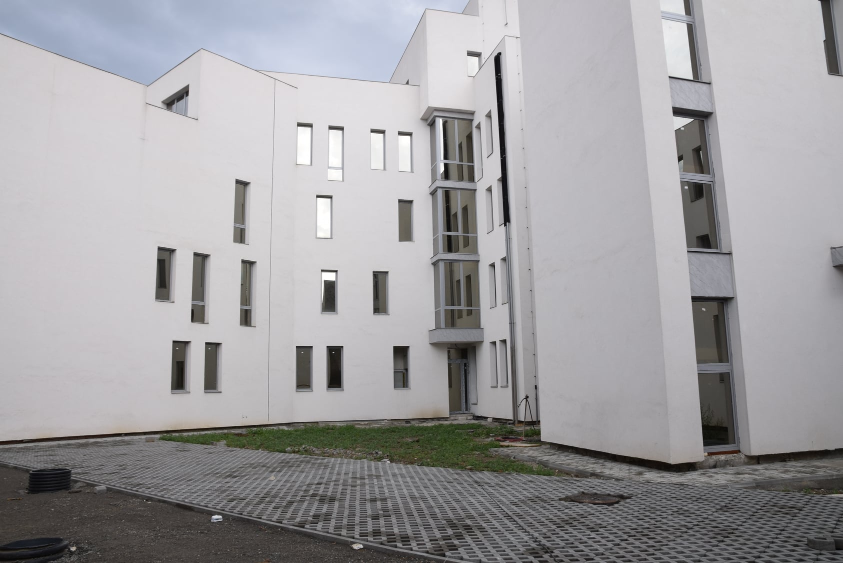 FOTO. Noul sediu al Prefecturii Satu Mare, aproape gata. Se lucrează la instalații și finisaje