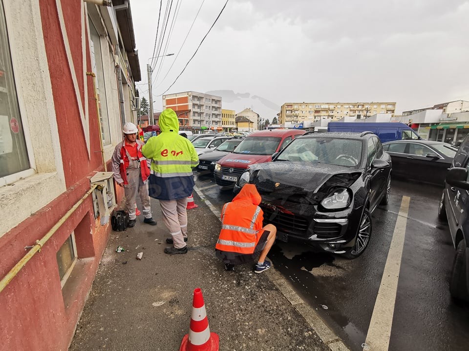 FOTO. Porschéval verte le a gázórát