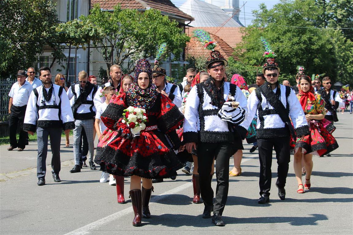 Lux și opulență în Țara Oașului. Nunțile oșenilor, vedete în Marea Britanie