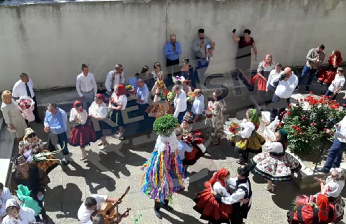 VIDEO. Nuntă oșenească în centrul Sătmarului. Spectacol de culoare și voie bună