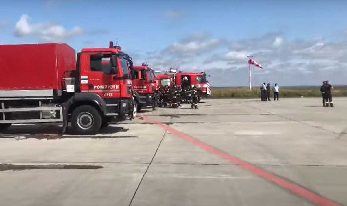 VIDEO. Plan roșu de intervenție pe Aeroportul din Iași. Un avion cu 107 pasageri la bord s-a defectat