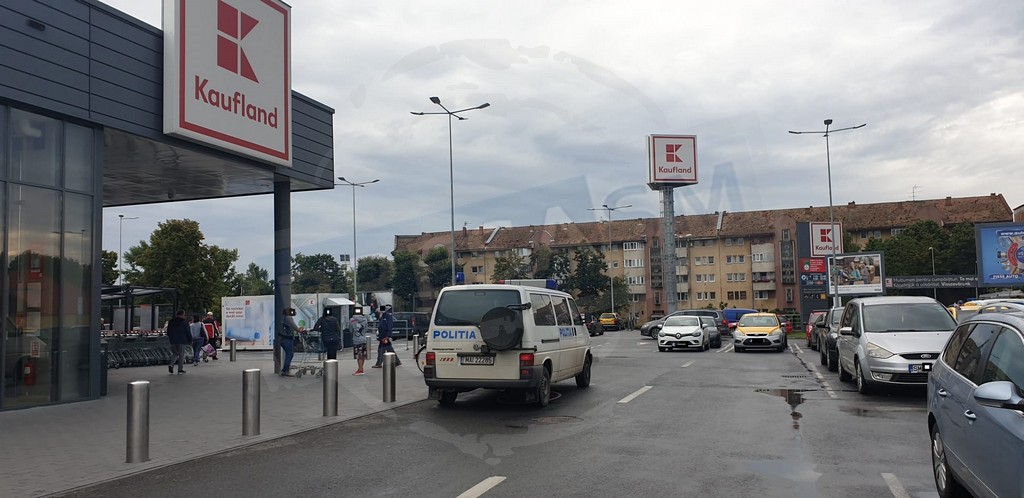Bătaie în parcarea Kaufland din Satu Mare după o ironie ieftină: ”Ce-i cu Mustang-ul ăla?”