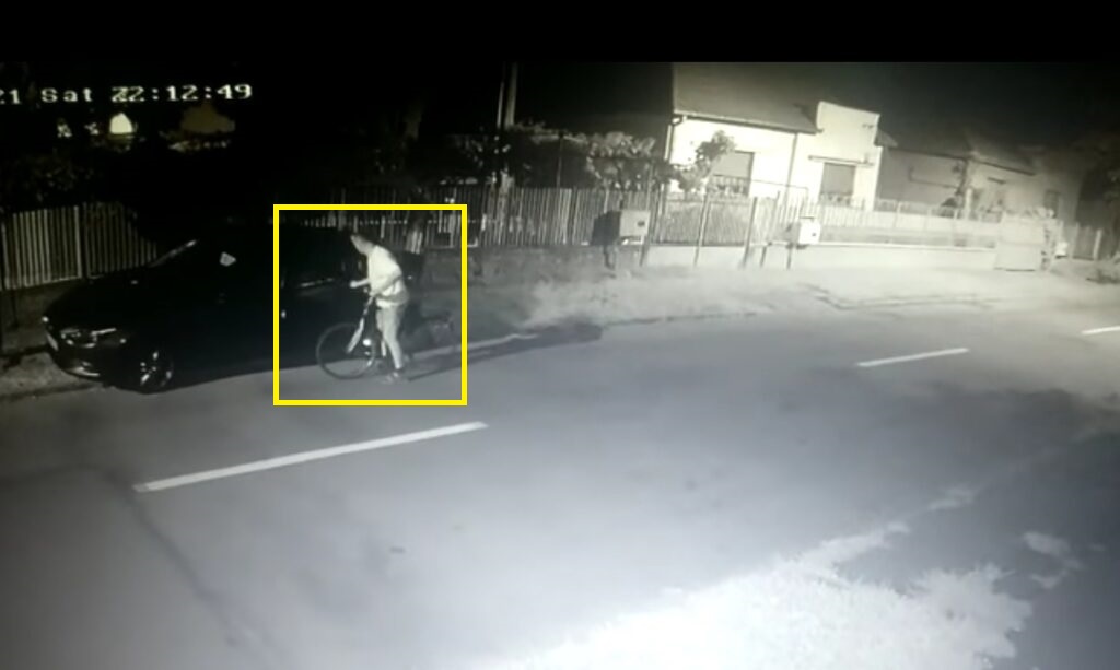 FOTO/VIDEO. Bărbatul bănuit de zgârierea mai multor mașini, prins de polițiștii sătmăreni