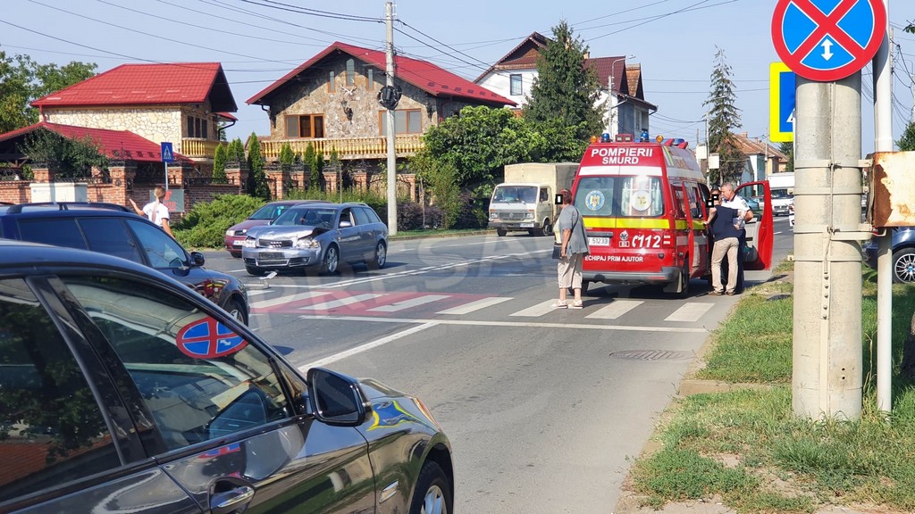 FOTO. Sătmăreancă lovită pe trecerea de pietoni după o coliziune în lanț