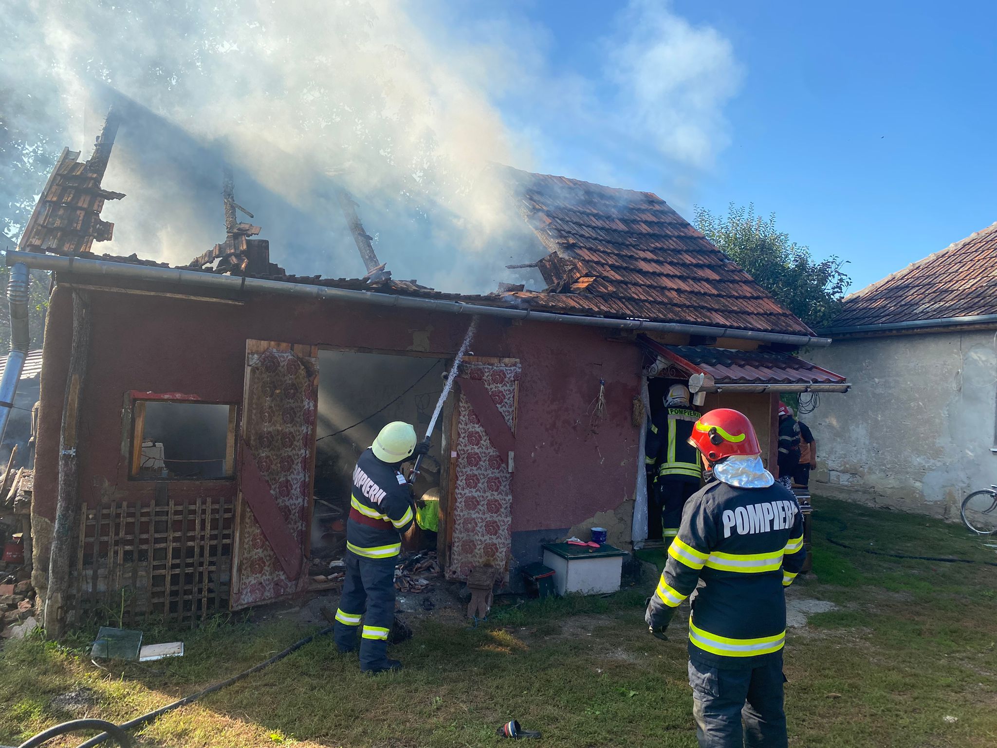 FOTOGALERIE. Incendiu în județul Satu Mare. Au intervenit pompierii