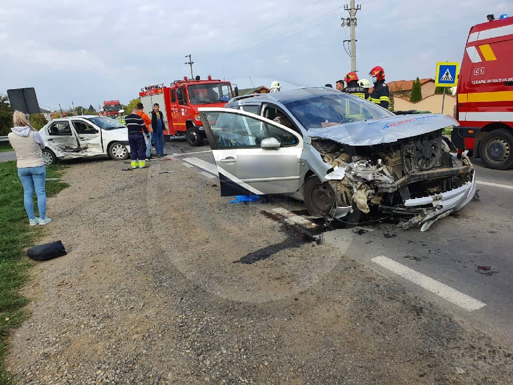 FOTO/VIDEO. Patru persoane au ajuns la spital după accidentul de la Mărtinești
