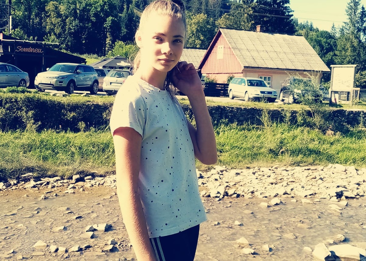 FOTO. O adolescentă s-a sinucis. I s-ar fi cerut asta într-un joc de pe internet