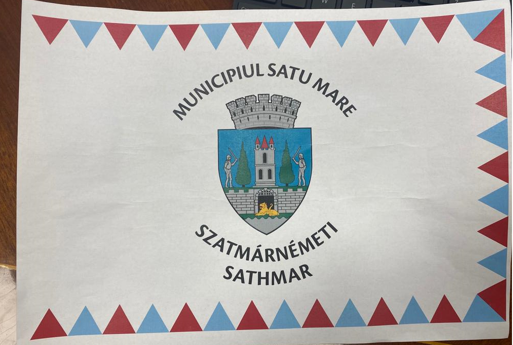 FOTO. Municipiul Satu Mare are un steag oficial. Aprobat astăzi de Consiliul Local