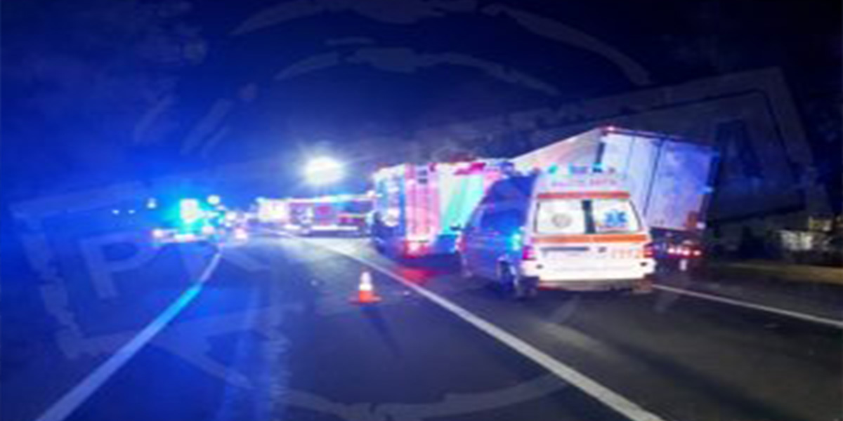 Accident mortal la Carei. Motociclist carbonizat după impactul cu un TIR