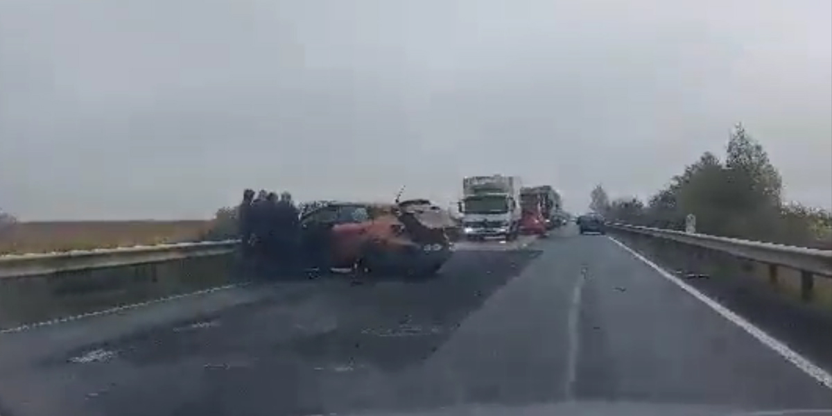 VIDEO. Accident pe DN19, între Carei și Moftin. Mașină oprită în parapet