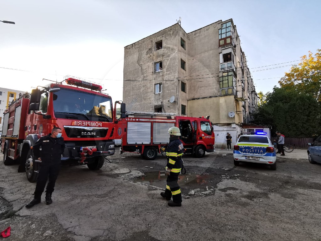 FOTO. Alertă și mobilizare de forțe în zona Ostrovului. Un sătmărean a pus pompierii pe jar