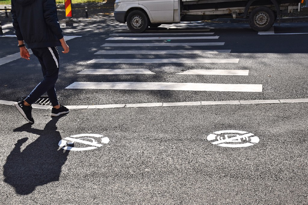 Șofer lăsat fără permis în fața sediului Poliției Satu Mare. Era să dea peste un pieton