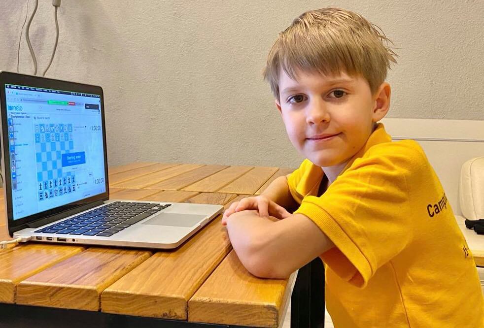 FOTO. La doar 7 anișori, sătmăreanul Balazs Kovacs este campion european la șah!