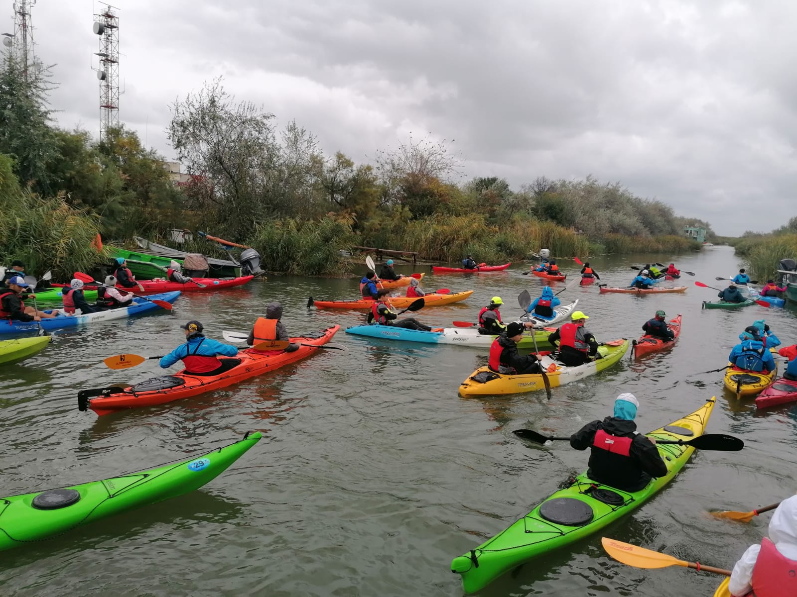 FOTO. Juniorii și sportivii cu nevoi speciale din Satu Mare, campioni la caiac pe Dunăre