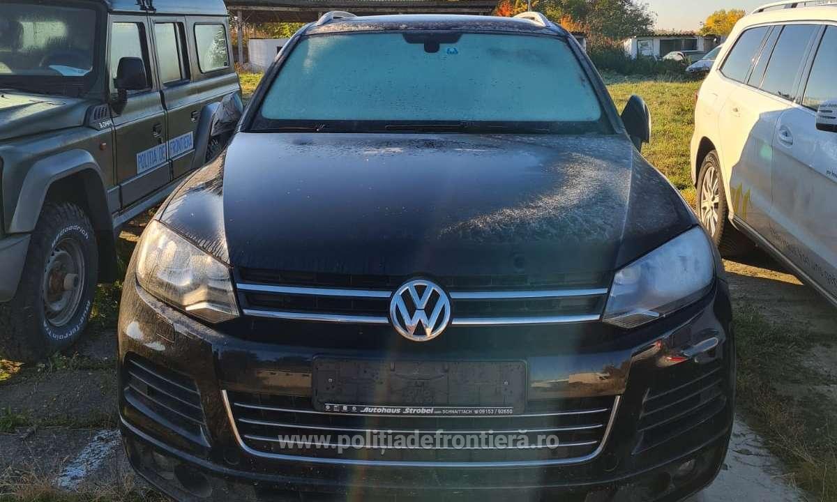 FOTO. Polițiștii de frontieră sătmăreni l-au lăsat pe un tânăr din Cluj fără mașină