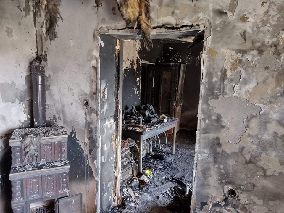 FOTO. Casa unei familii, cu un copilaș de un an, s-a făcut scrum! Au pierdut tot