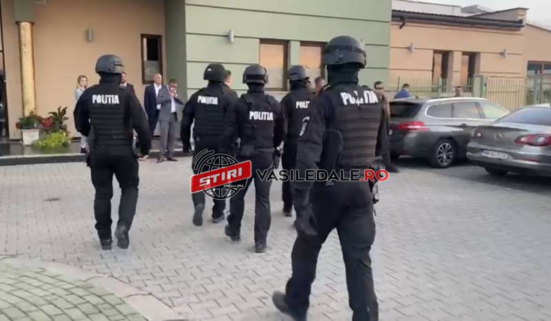 FOTO/VIDEO. Nuntă în carantină, în județul vecin. Mascații au oprit tot, angajații protestează