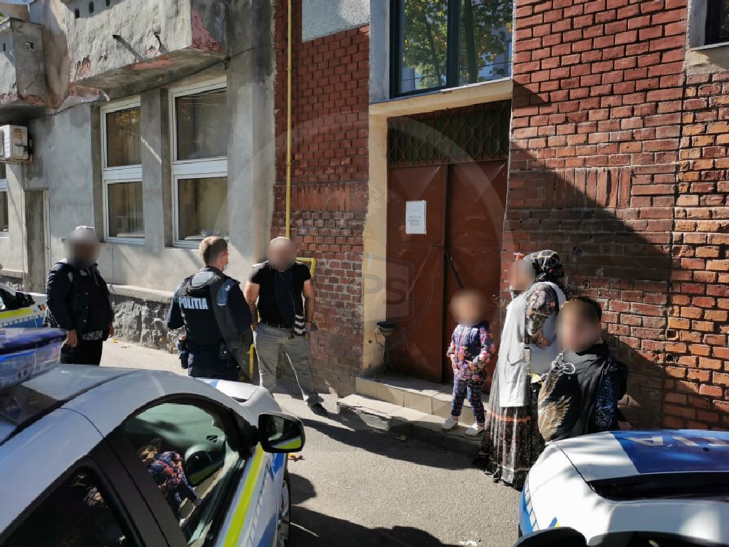 FOTOGALERIE. Scandal cu mai multe victime în Piața Mare din Satu Mare. Femeie tăiată cu o coasă