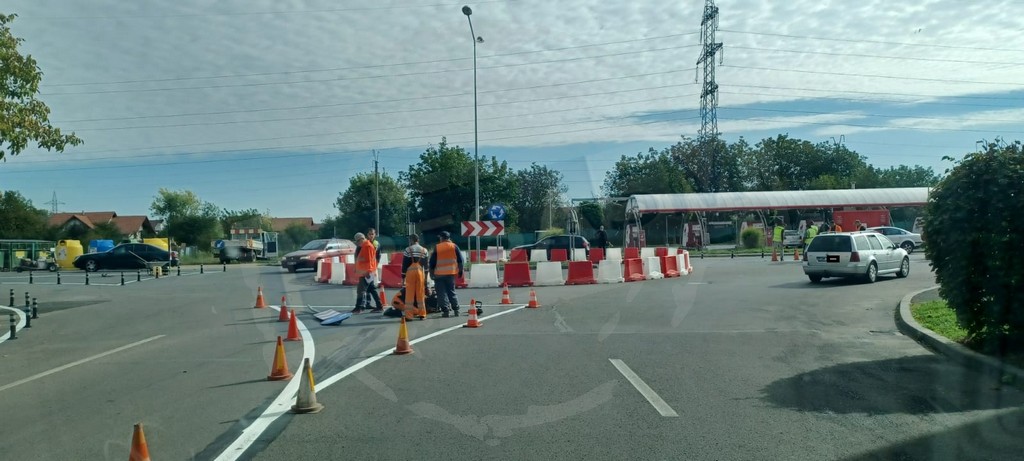 FOTOGALERIE. Un nou sens giratoriu în Micro 17, pe Bulevardul Independenței