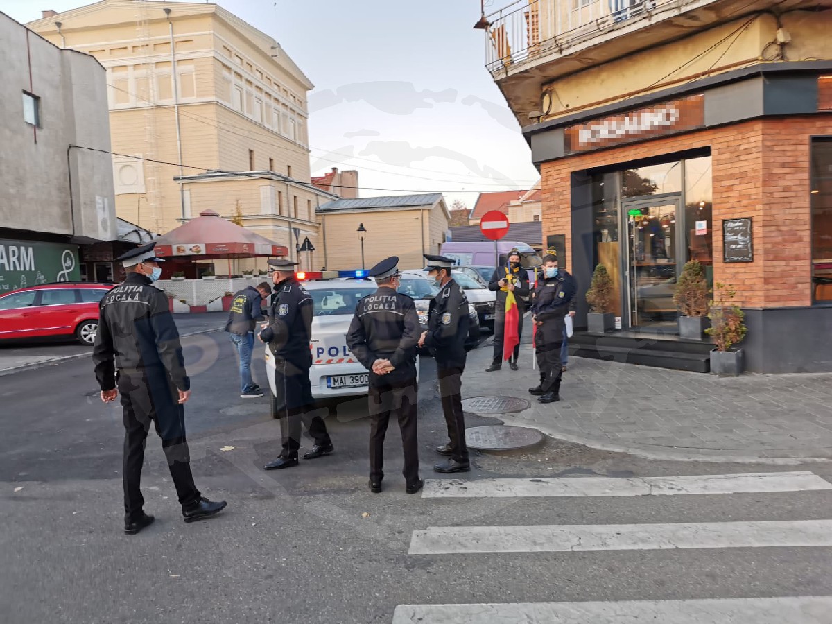 FOTO. Desfășurare de forțe împotriva AUR în Satu Mare. Opt polițiști la trei membri