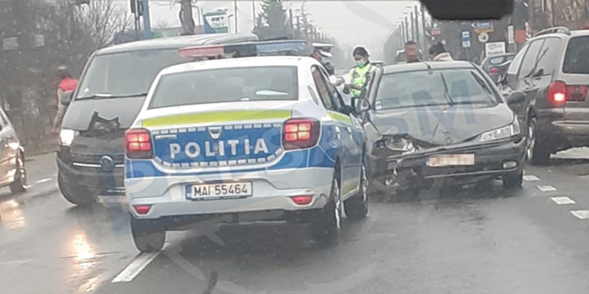 FOTOGALERIE. Accident frontal pe B-dul Lucian Blaga, între o dubă și un autovehicul