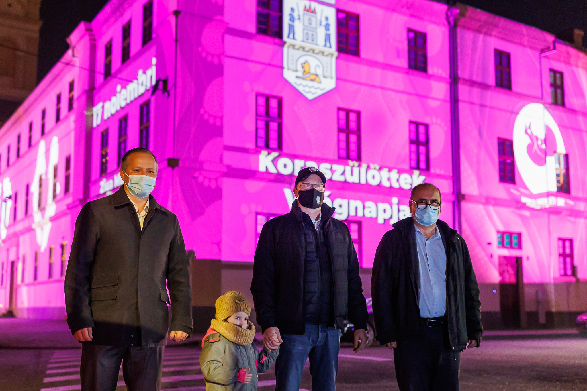 FOTO. Centrul Vechi al Sătmarului, luminat în violet, pentru copiii născuți prematur