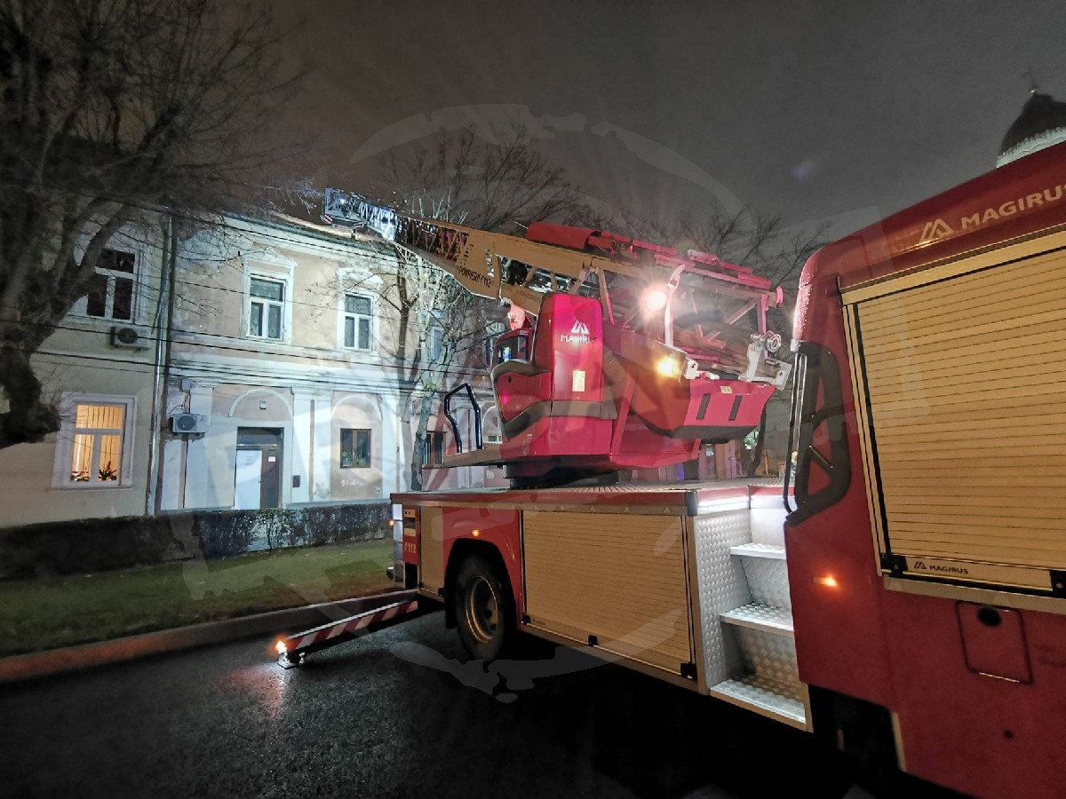 FOTÓGALÉRIA! Vakolat, cserép és födém hullott Szatmárnémeti központjában