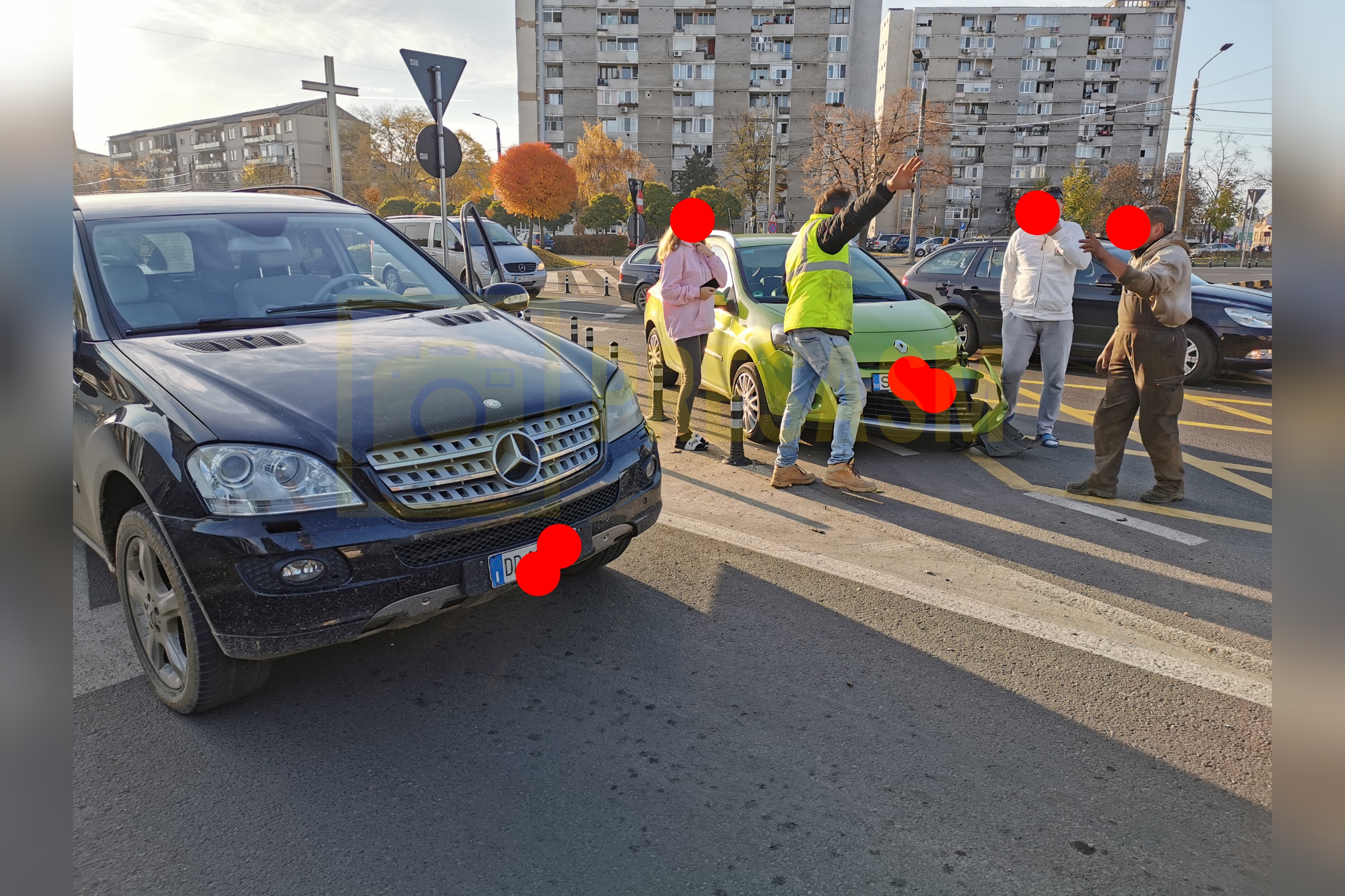 FOTOGALERIE. Accident rutier în sensul giratoriu de la Burdea