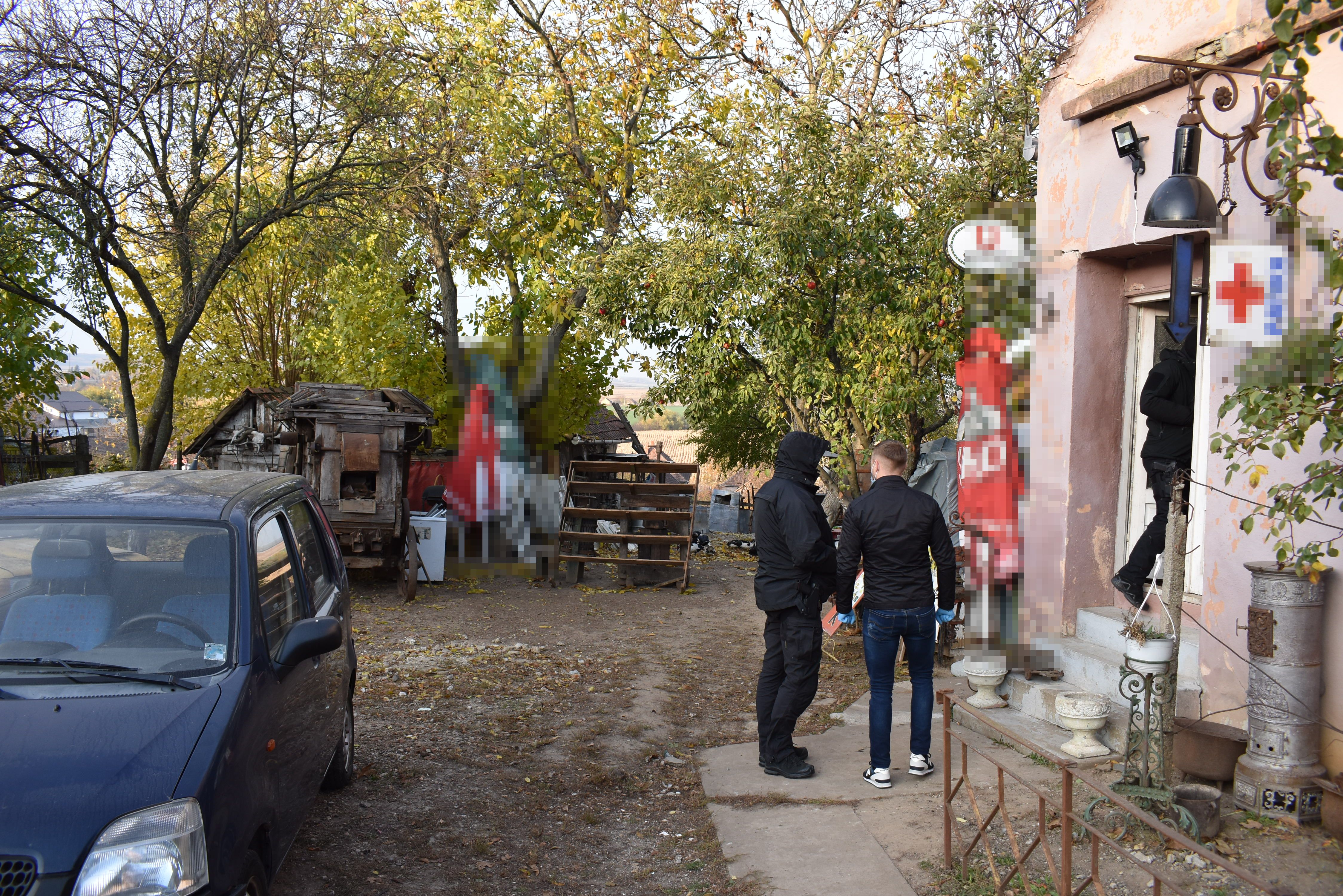 FOTO. Percheziții în județul Satu Mare. O grupare făcea bani ”din pix”