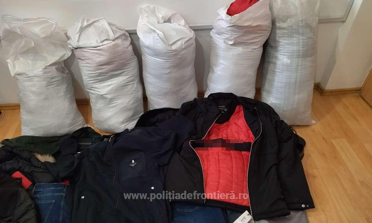 FOTOGALERIE. Captură importantă de haine contrafăcute, în județul Satu Mare