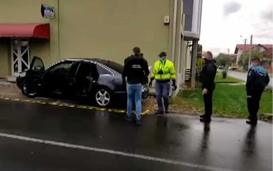 Fedett zsarunak akartak eladni 3 kg marihuánát