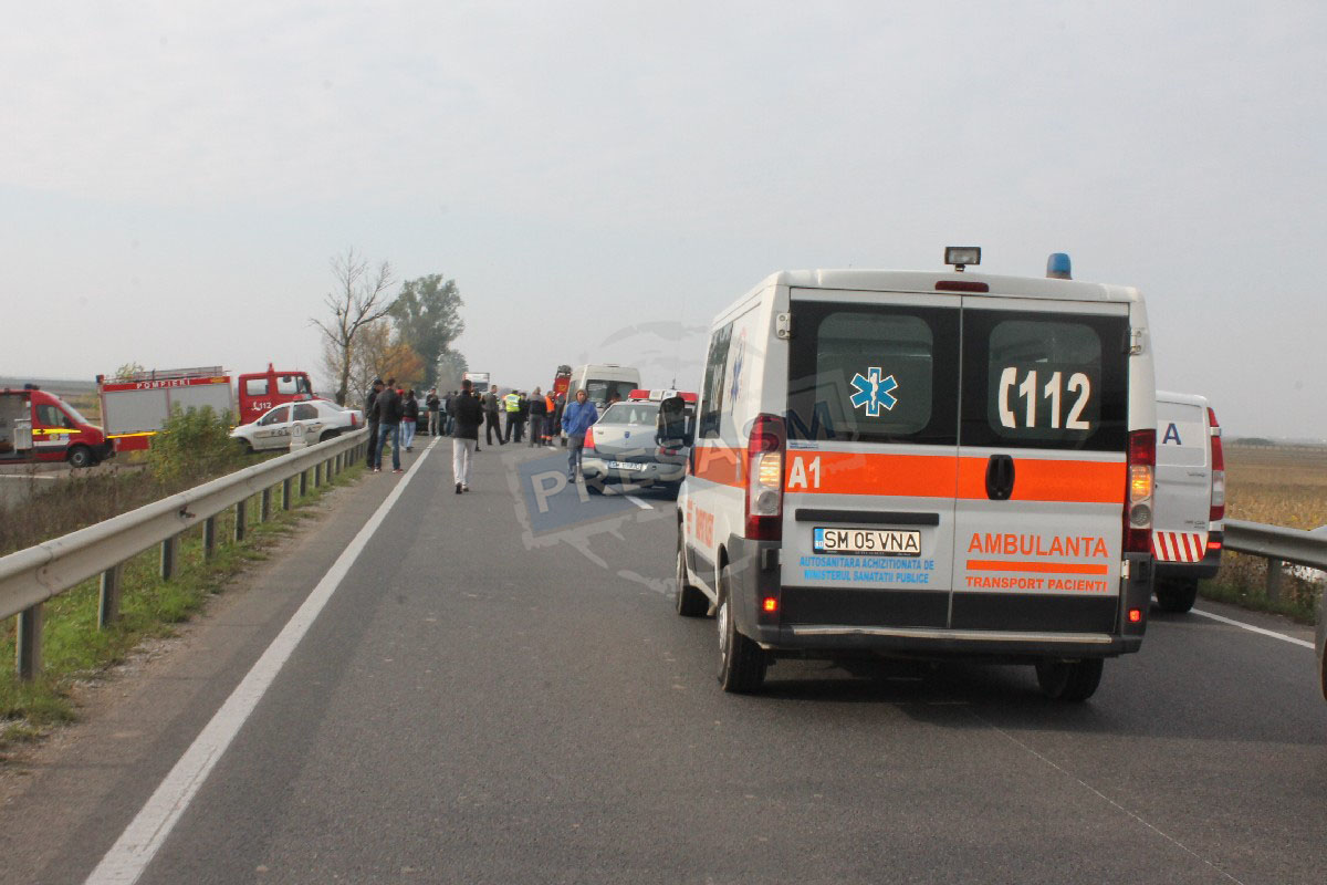 Accident cu trei mașini implicate, în județul Satu Mare. Pompierii la fața locului